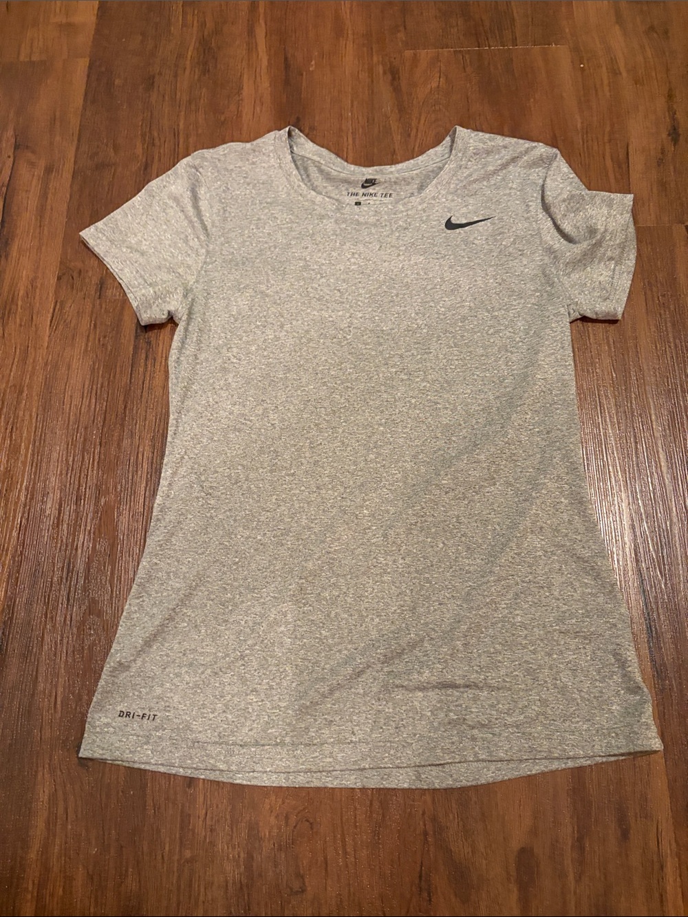 Nike Gray Short Sleeve women’s size S